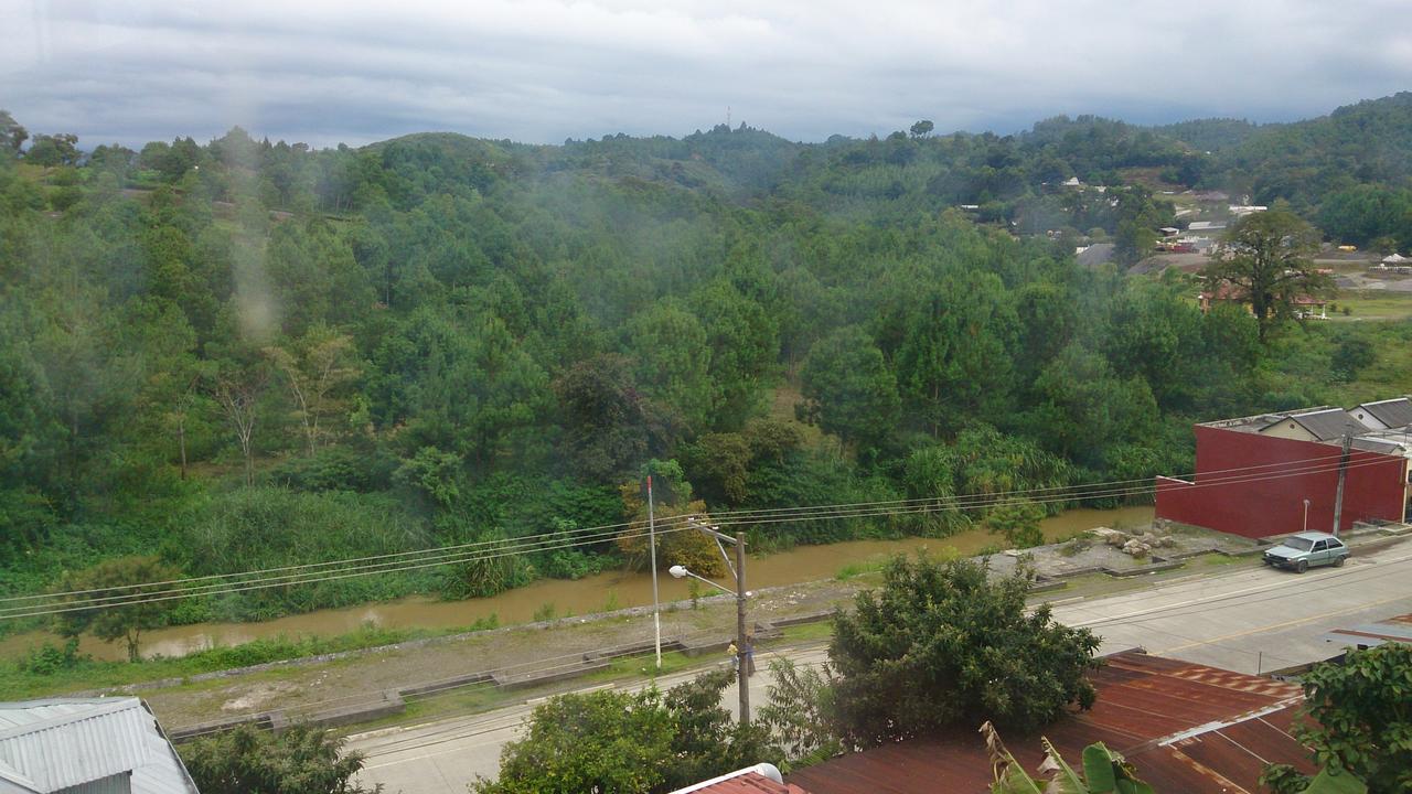 Hotel San Vicente Coban Exterior photo